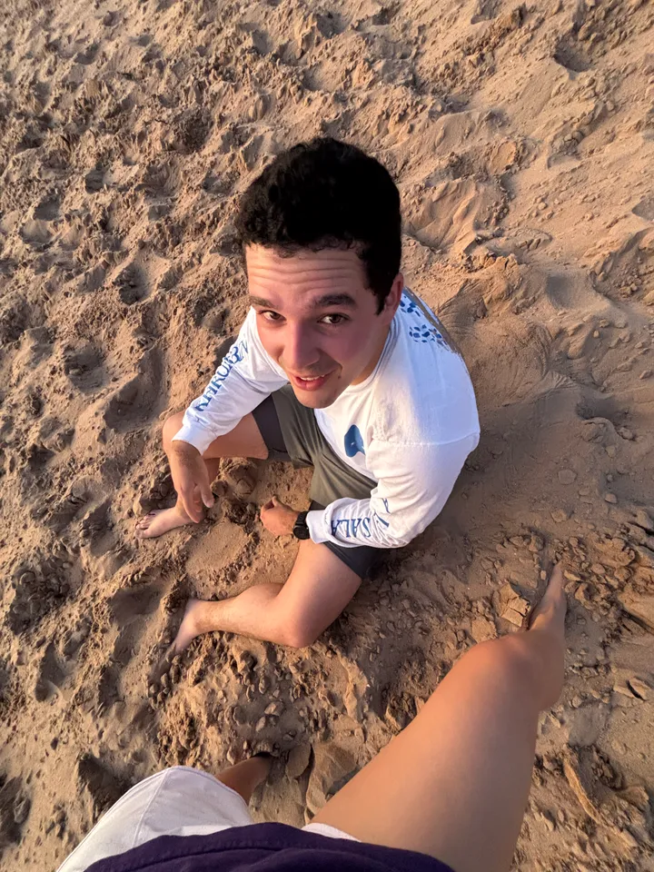 Sergio in pain at the beach.